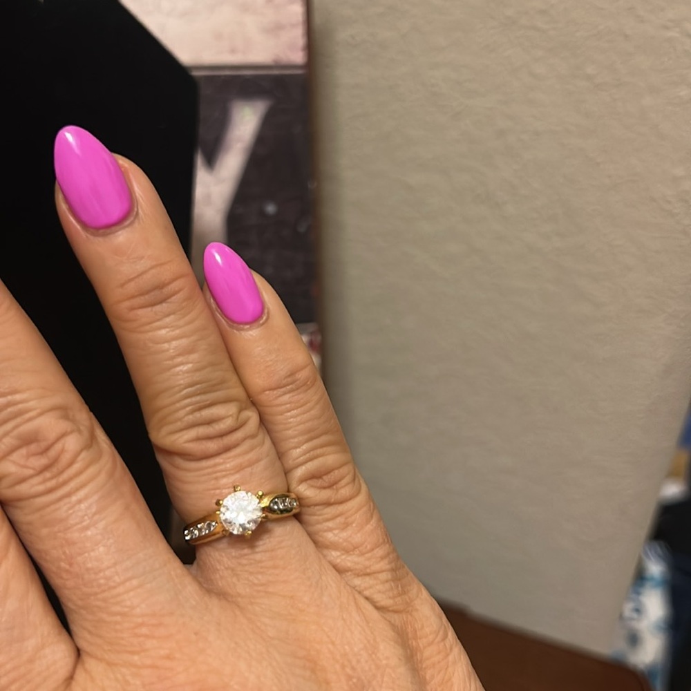 Elegant Gold Ring with side accents-size 6 - Picture 8 of 12